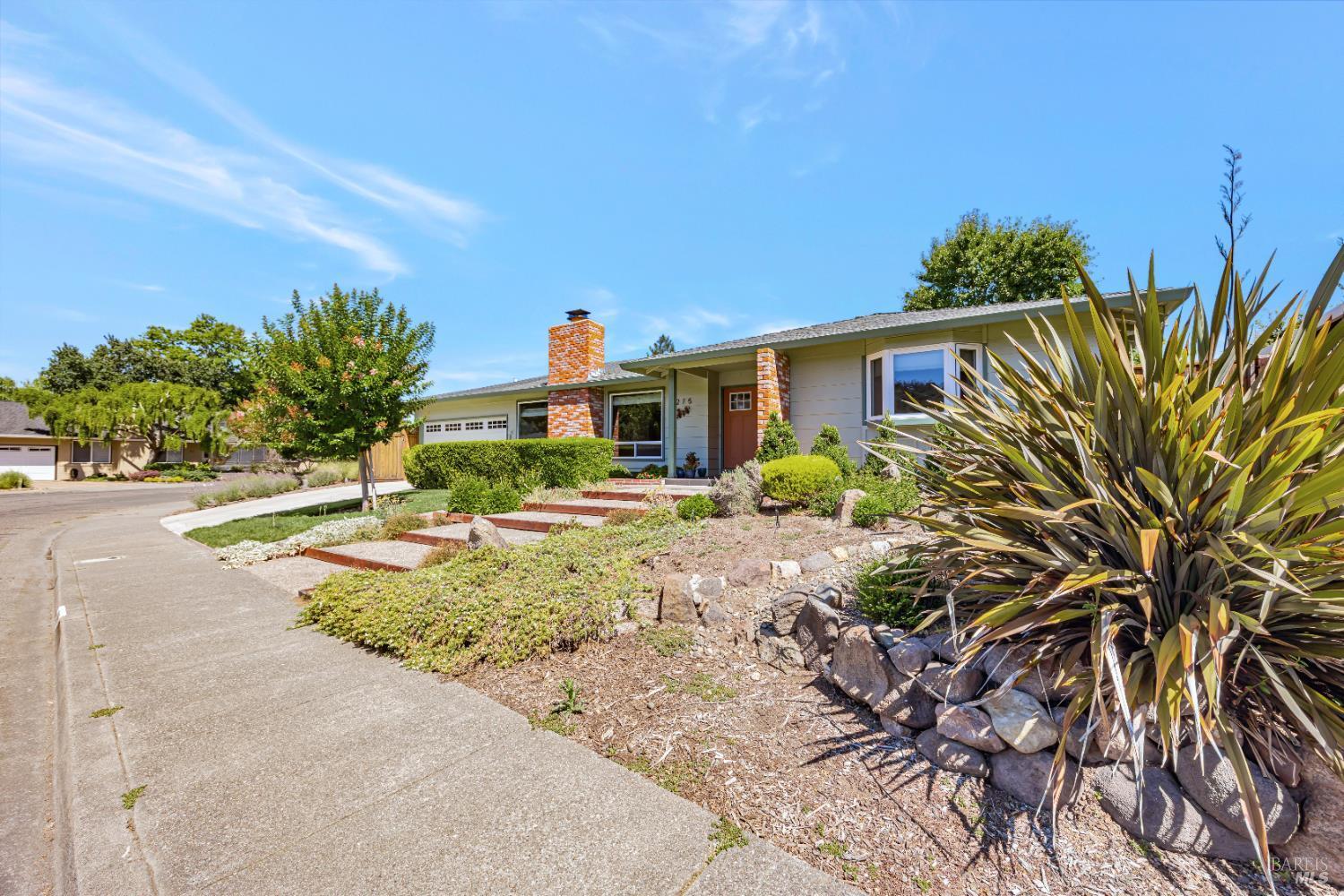 Property Photo:  275 Mockingbird Circle  CA 95409 