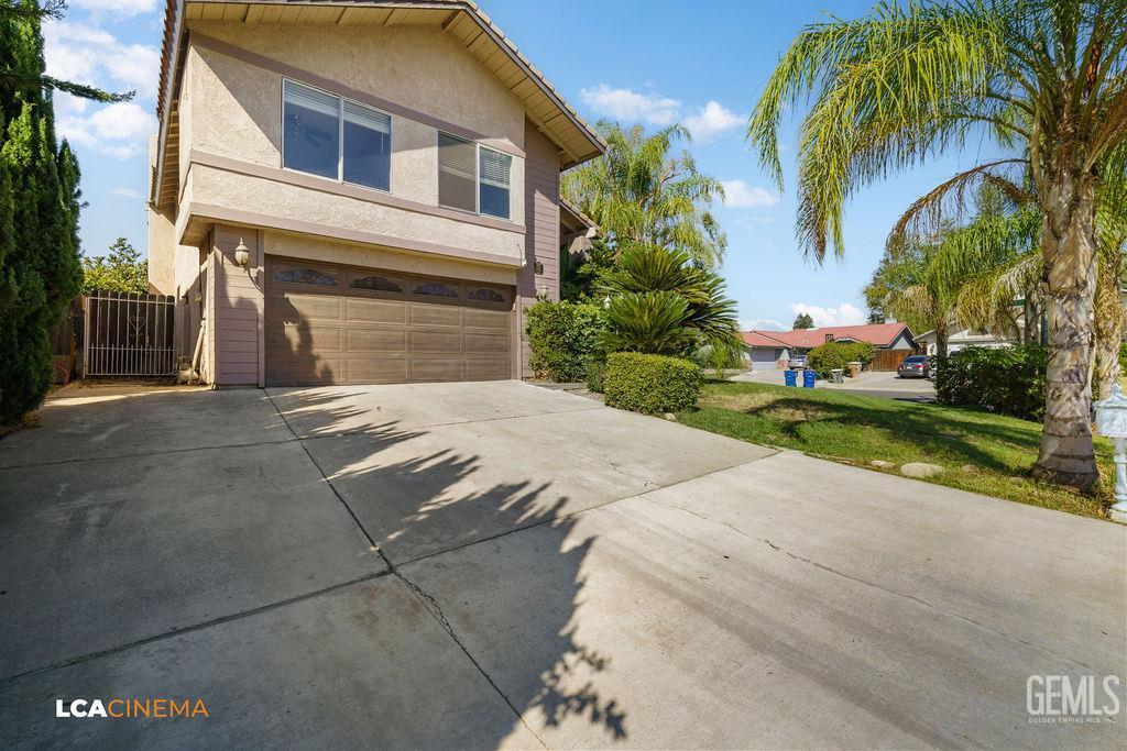 Property Photo: 5201 Pla Vada Drive CA 93306