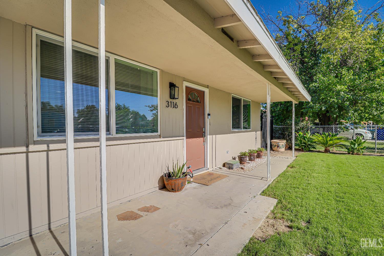 Property Photo: 3116 S P Street CA 93304