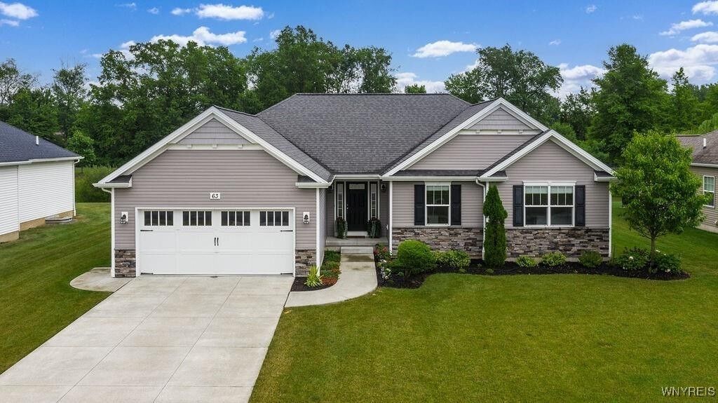 Property Photo:  63 Castlewood Court  NY 14072 