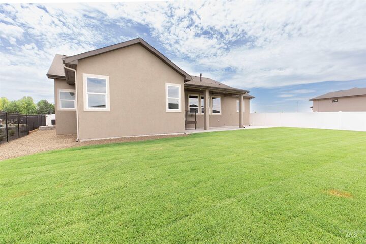 Property Photo: 132 E Heliotrope Drive ID 83642
