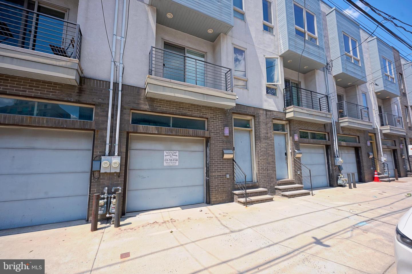 Property Photo:  908 N Front Street  PA 19123 