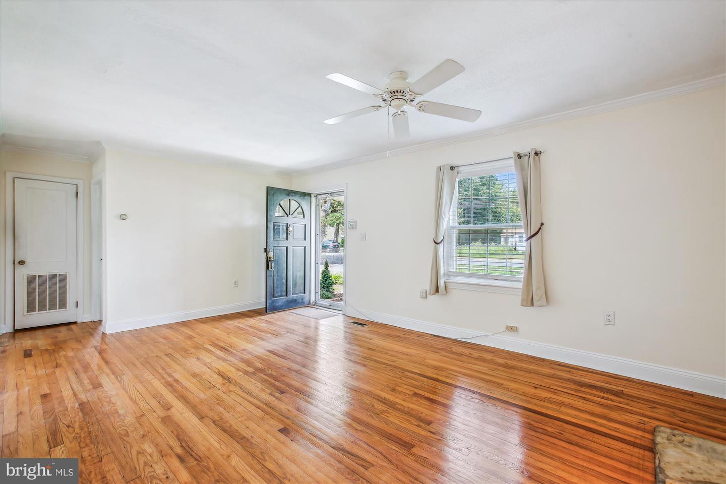 Property Photo: 2605 Popkins Lane VA 22306