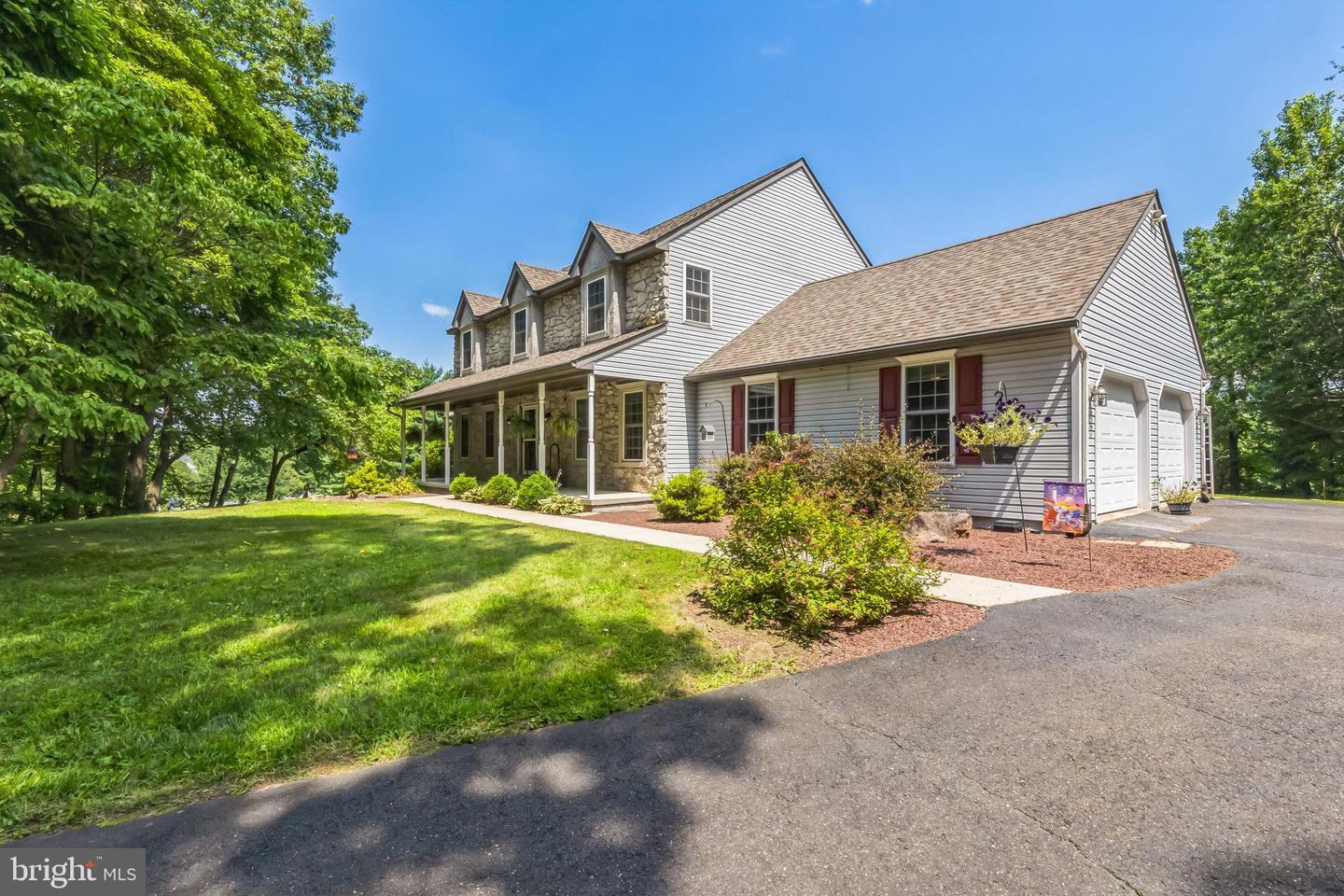 Property Photo: 89 Freigh Lane PA 19465