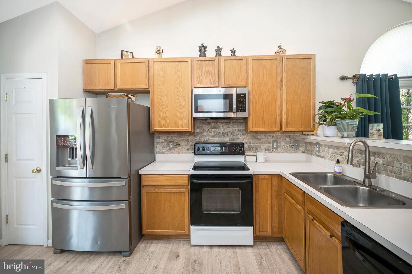 Property Photo:  411 Lakeview Parkway  VA 22508 