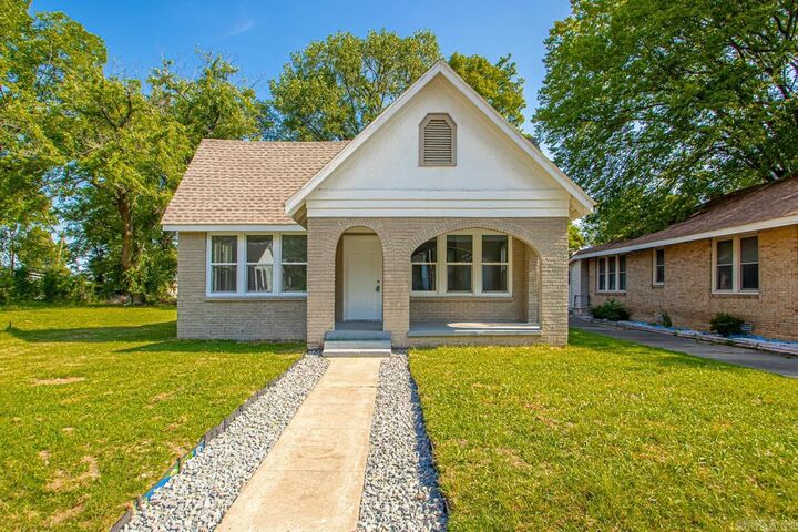 Property Photo: 2307 E 2nd AR 72114