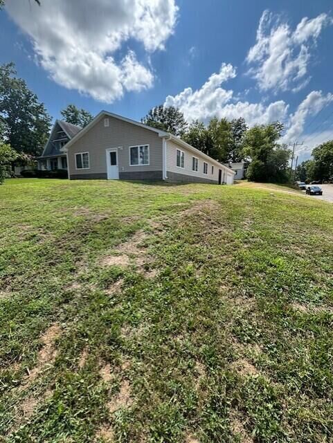 Property Photo: 1021 N Bluff St MO 65251