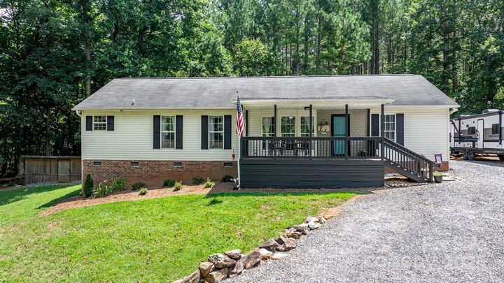 Property Photo: 4358 Bart Lee Street NC 28610
