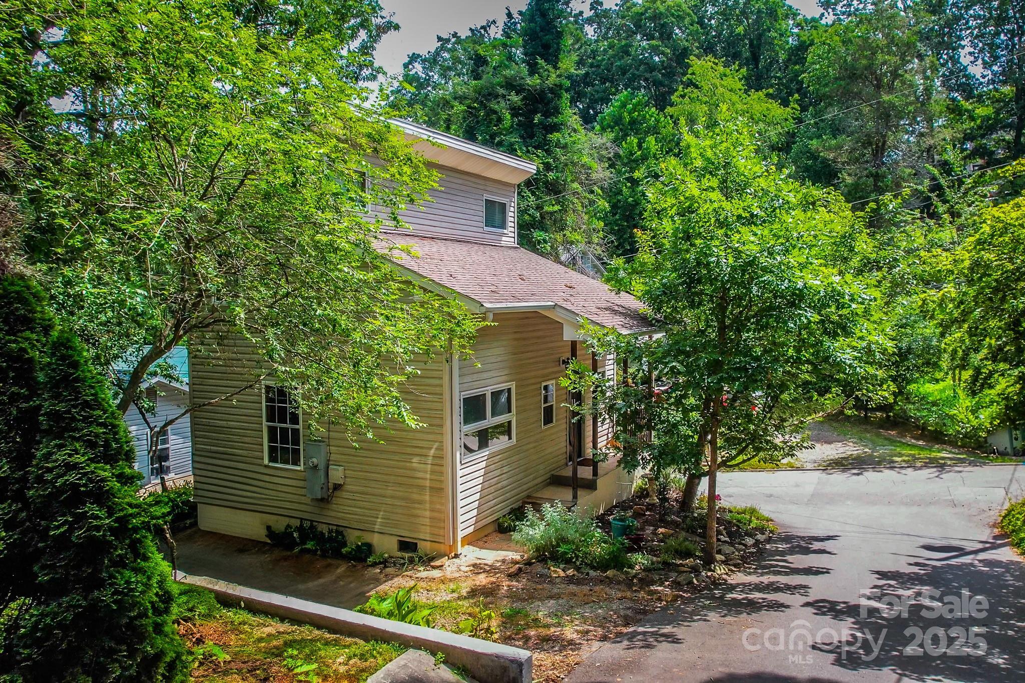 11 Pinewood Road  Asheville NC 28805 photo