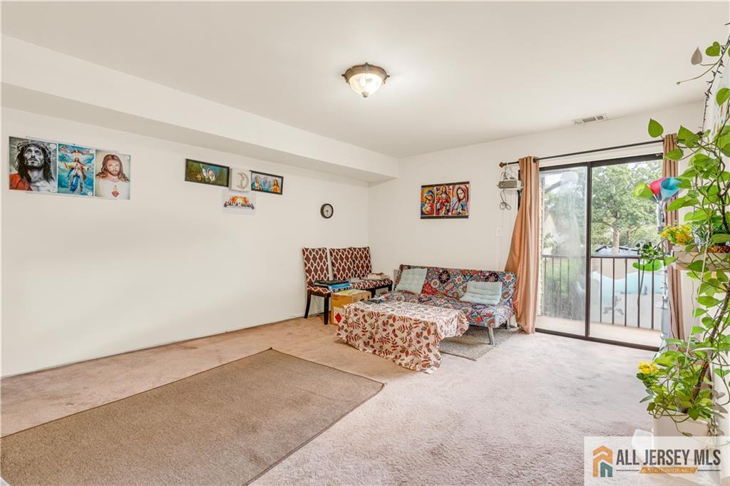 Property Photo: 901 Woodbridge Commons Way 901 NJ 08830