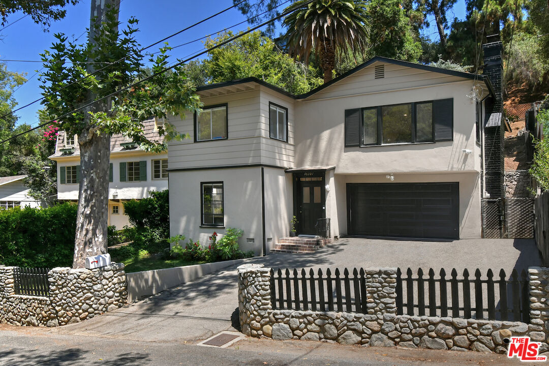 Property Photo:  10301 Chrysanthemum Ln  CA 90077 