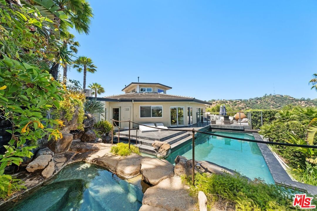 Property Photo:  2625 Mar Lu Dr  CA 90046 