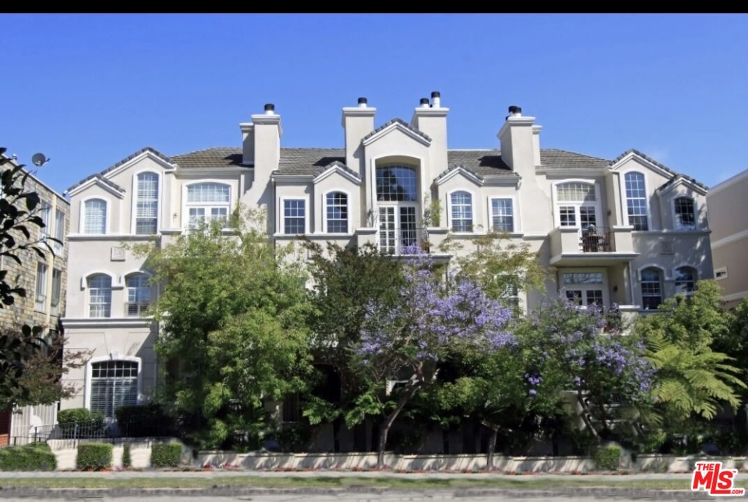 Property Photo:  11680 Montana Ave  CA 90049 