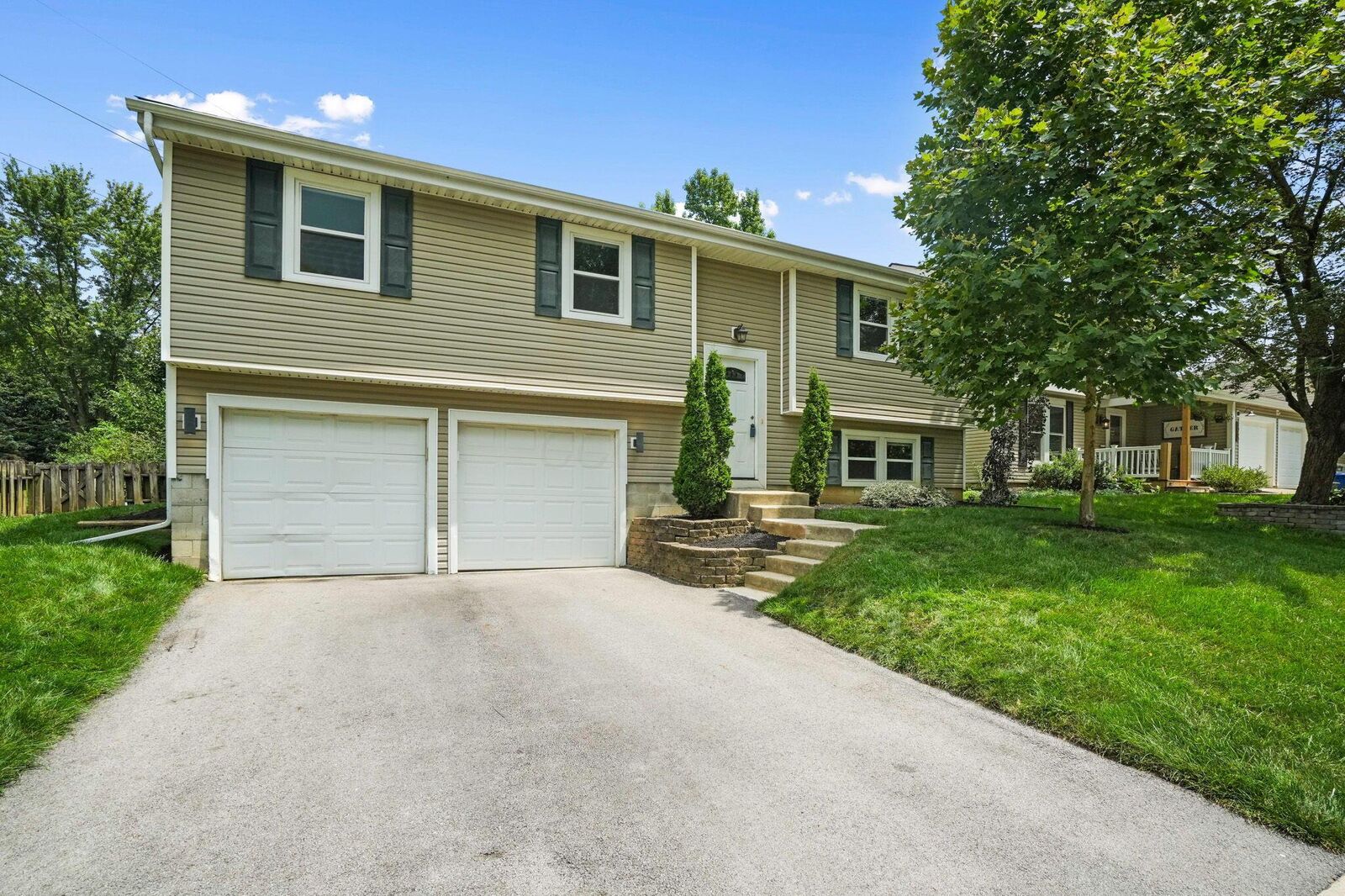 Property Photo: 4066 Leather Stocking Trail OH 43230