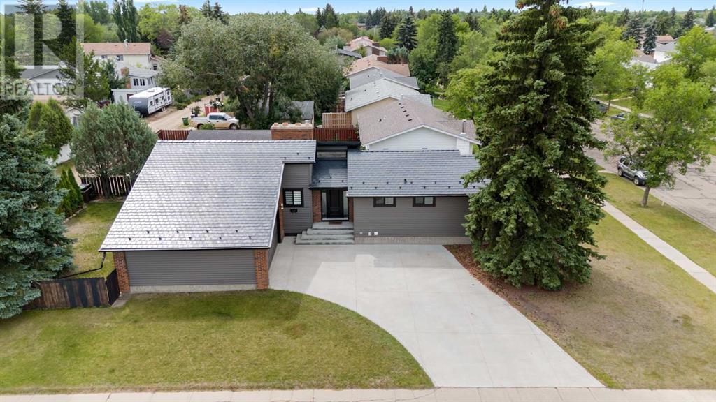 Property Photo: 6407 43 Avenue AB T4V 3M9