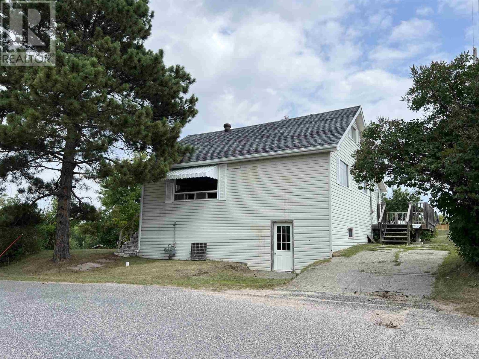 Photo de la propriété:  127 A Street West  ON P9N 3R7 
