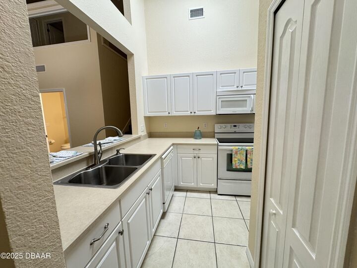 Property Photo:  1003 Alabama Avenue  FL 32117 
