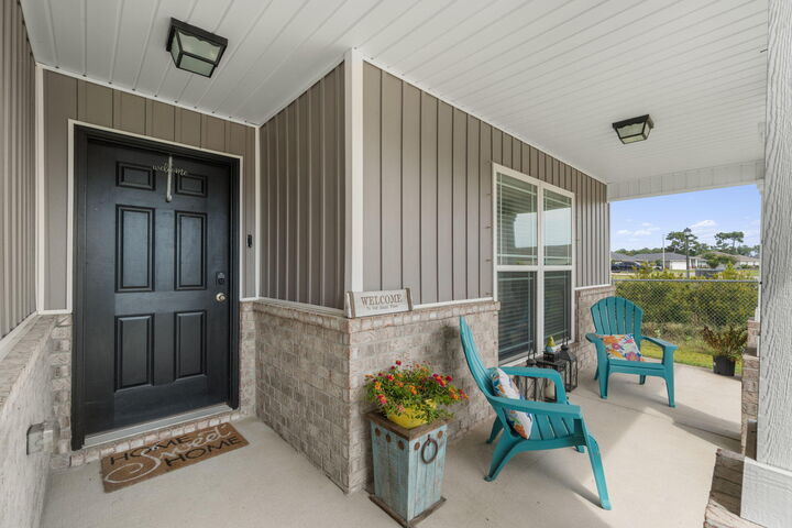 Property Photo:  2440 Spur Lane  FL 32563 