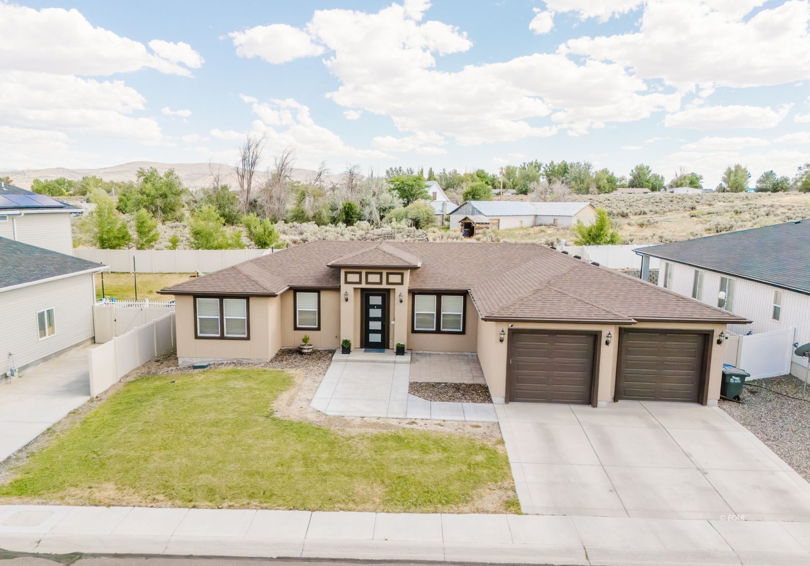 Property Photo: 962 Benti Way NV 89801