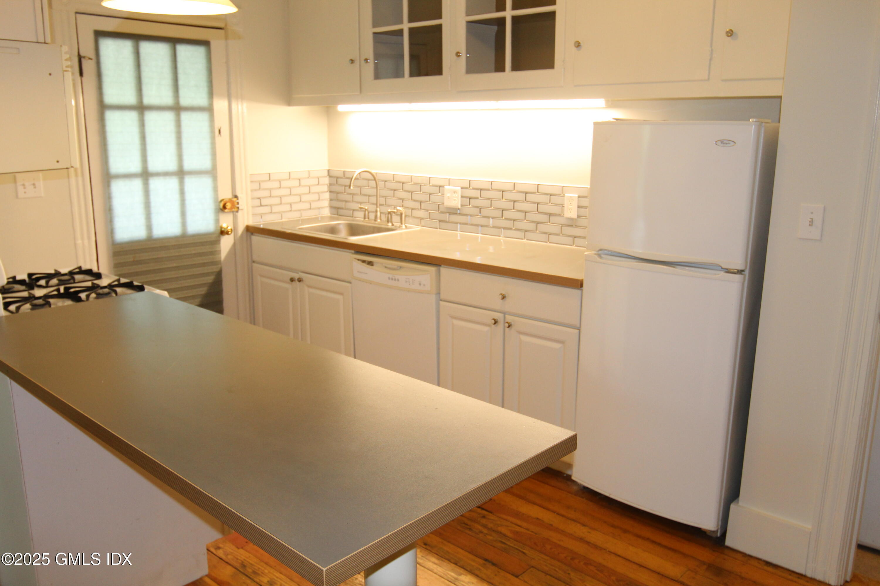 Property Photo:  428 E Putnam Avenue 2  CT 06807 