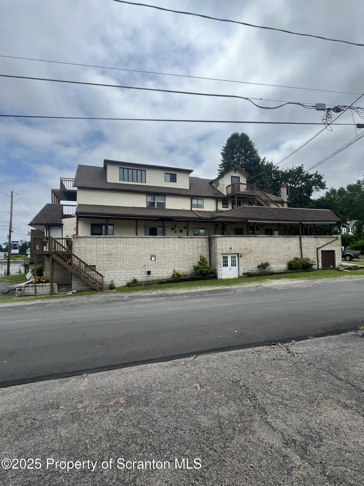Property Photo: 921 Union Street 2A PA 18517