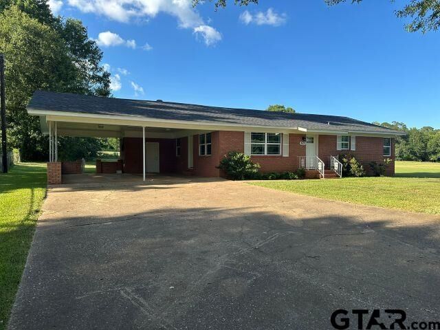 Property Photo: 577 E Hwy 84 TX 75681