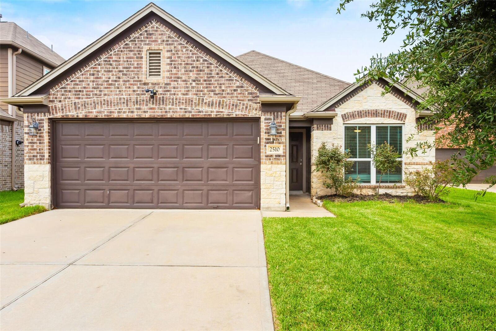 Property Photo: 2510 Crisp Apple Way TX 77545