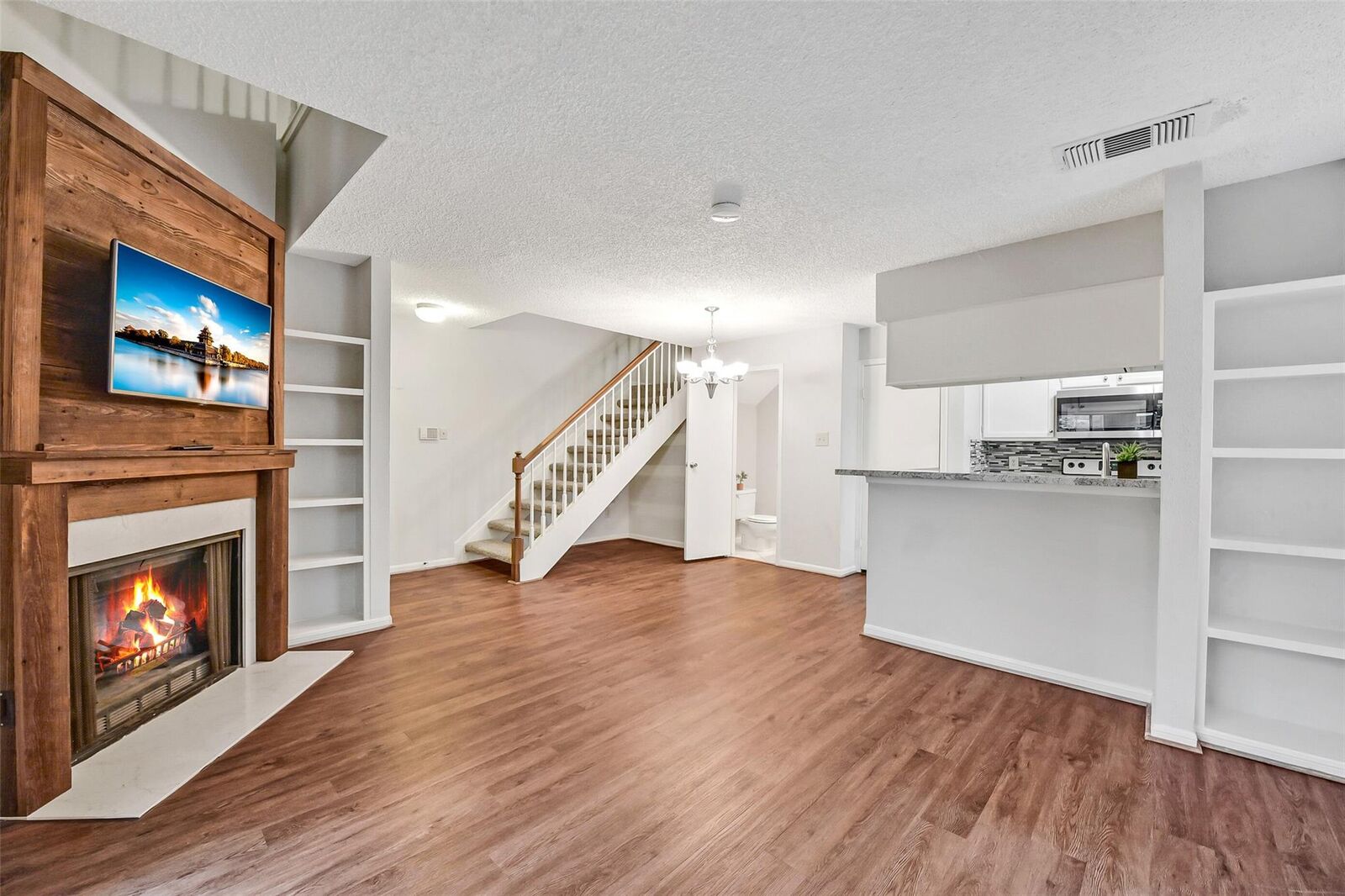 Property Photo: 2120 El Paseo Street 501 TX 77054