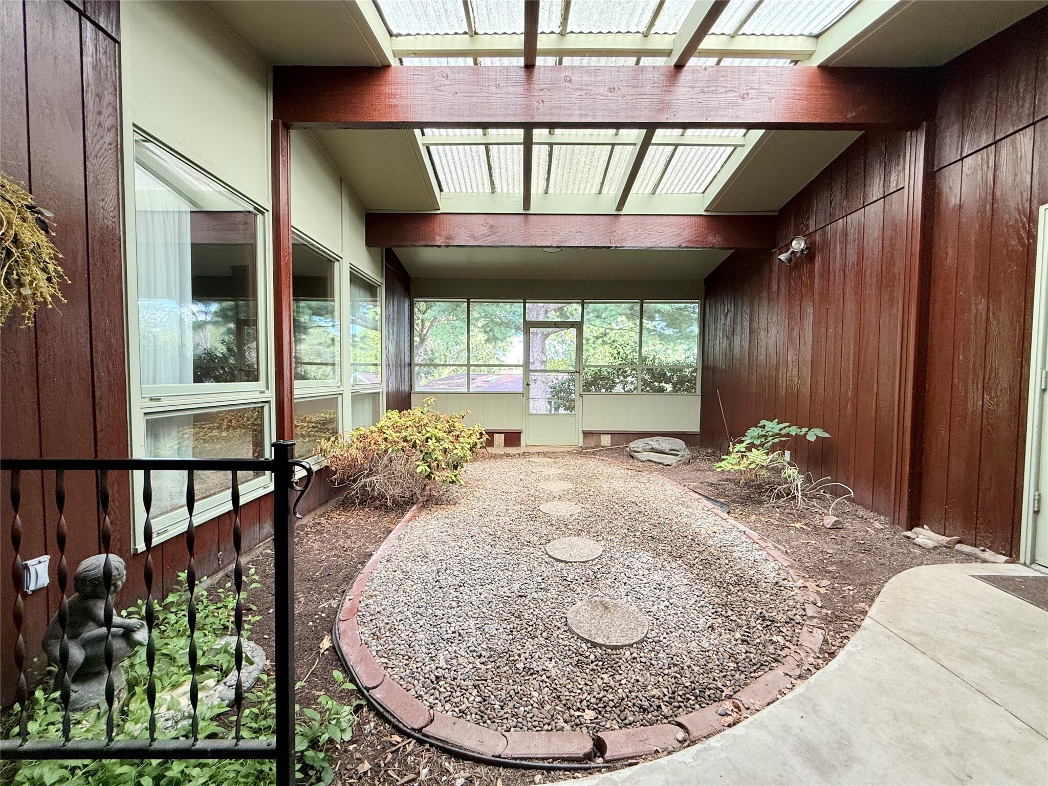 Property Photo: 3509 Caulder Avenue IA 50321