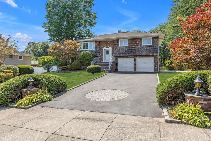 118 Yale Avenue  Oakdale NY 11769 photo