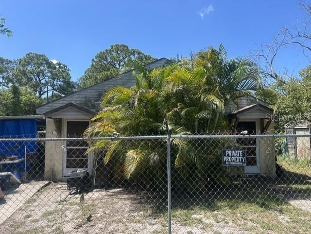 Property Photo: 4405 S Hopkins Avenue FL 32780