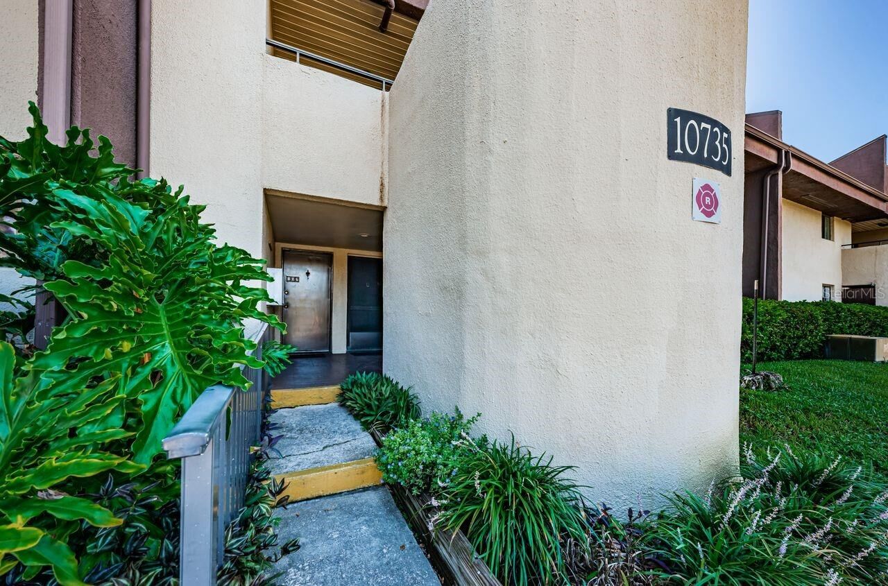 Property Photo:  10735 Village Club Circle N 104  FL 33716 