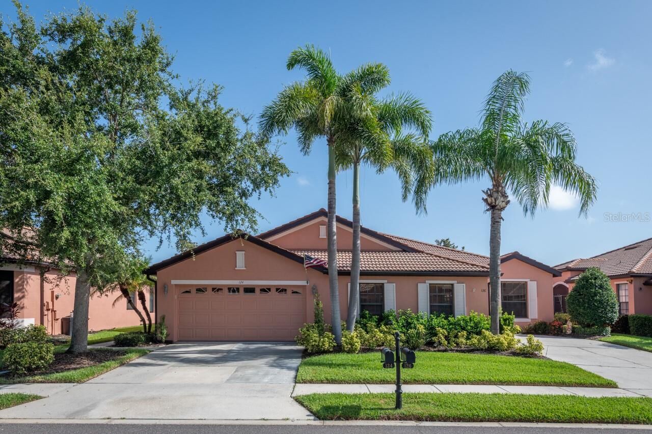 Property Photo: 124 Shell Falls Drive FL 33572