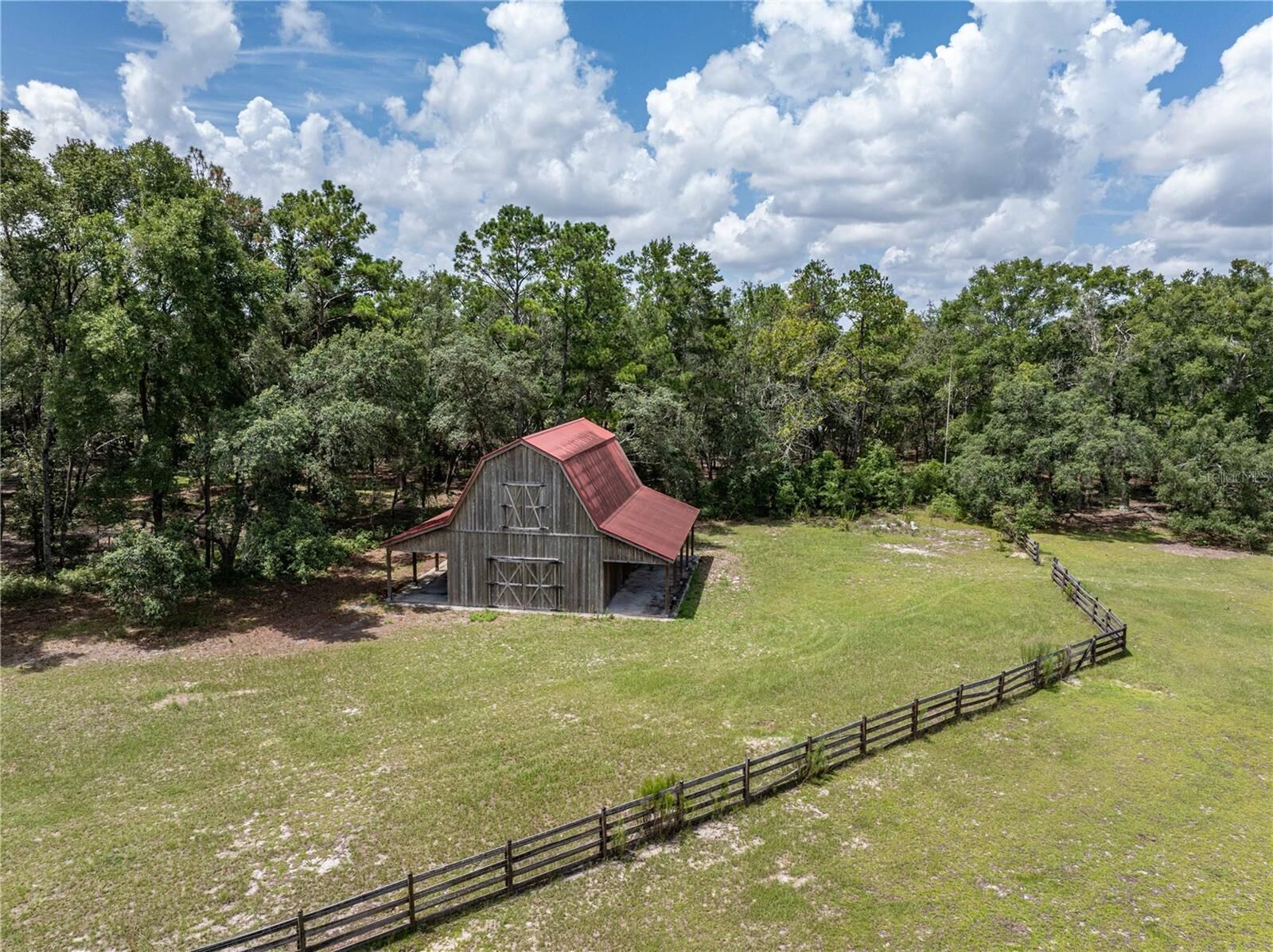 Property Photo: 9822 NE 1st Ave FL 32008