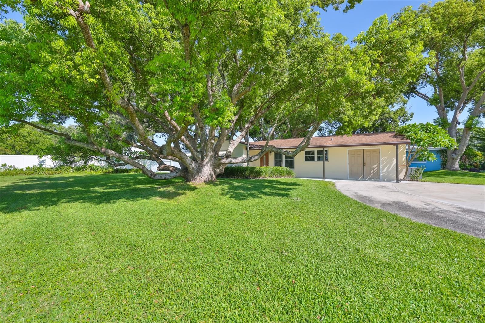Property Photo: 1511 4th Street SW FL 33770