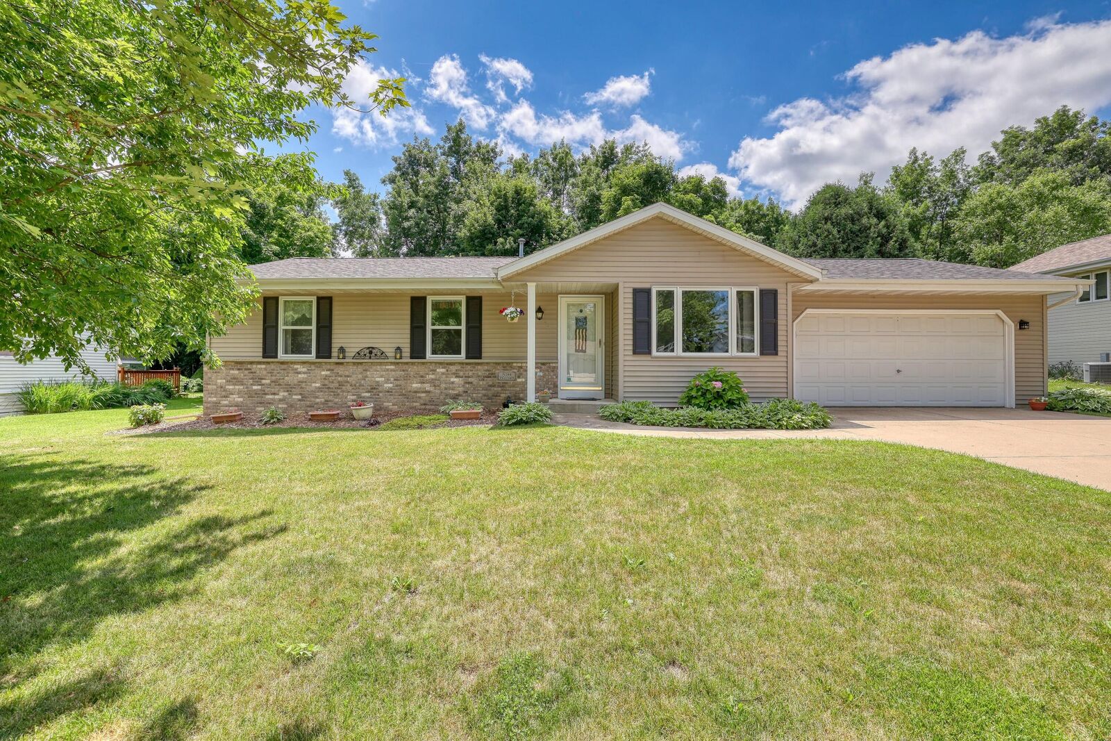 Property Photo:  N164w20145 Juniper St  WI 53037 