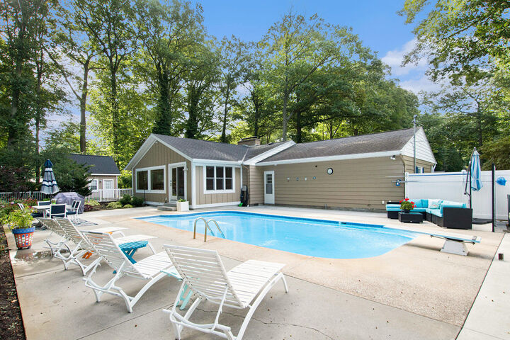 Property Photo:  1019 S Baywood Drive  MI 49424 