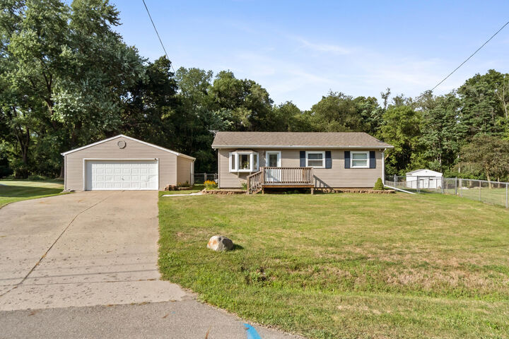 1308 W Southfield Drive  Jackson MI 49203 photo