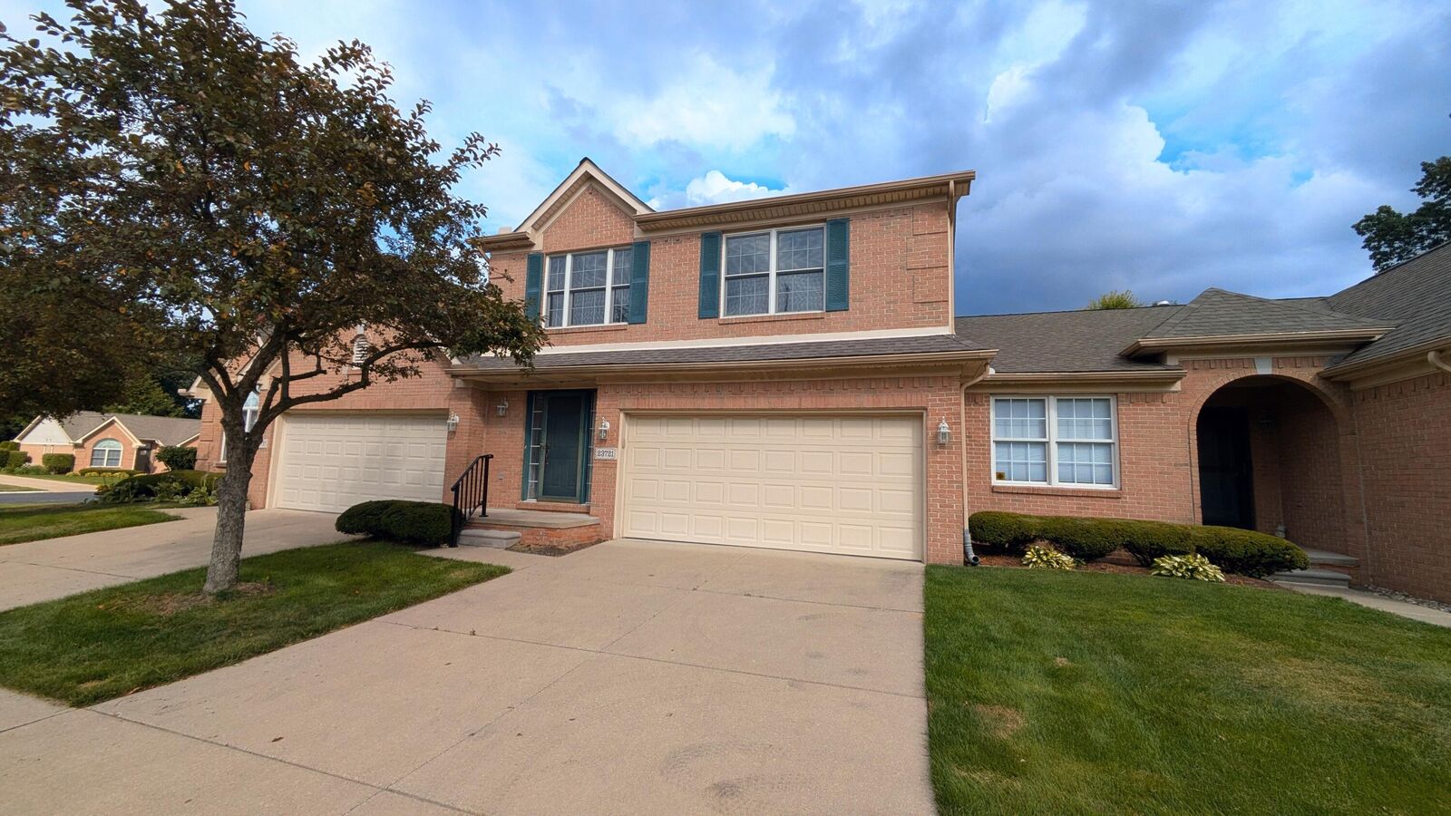 Property Photo:  23721 W Lake Circle  MI 48183 