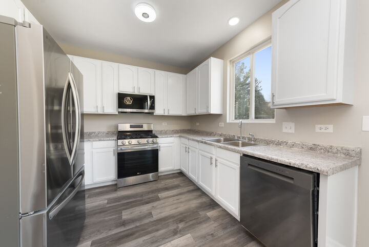 Property Photo:  6407 Coyote Ridge Court  IL 60586 