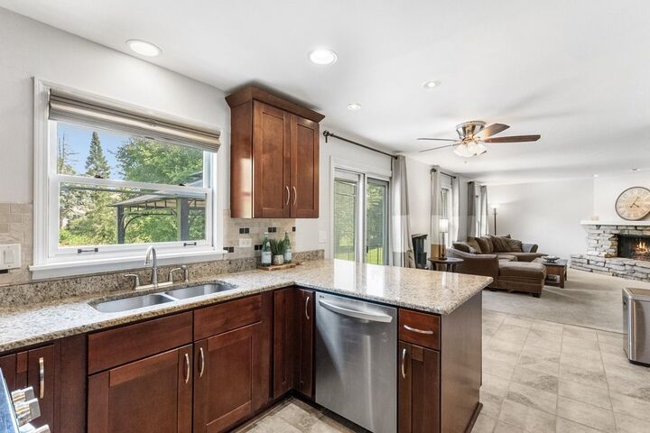 Property Photo:  140 Amherst Drive  IL 60103