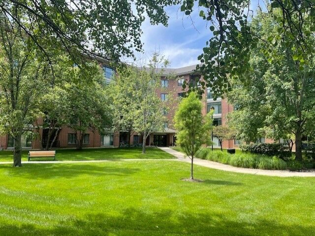 Property Photo:  865 E 22nd Street 124  IL 60148 