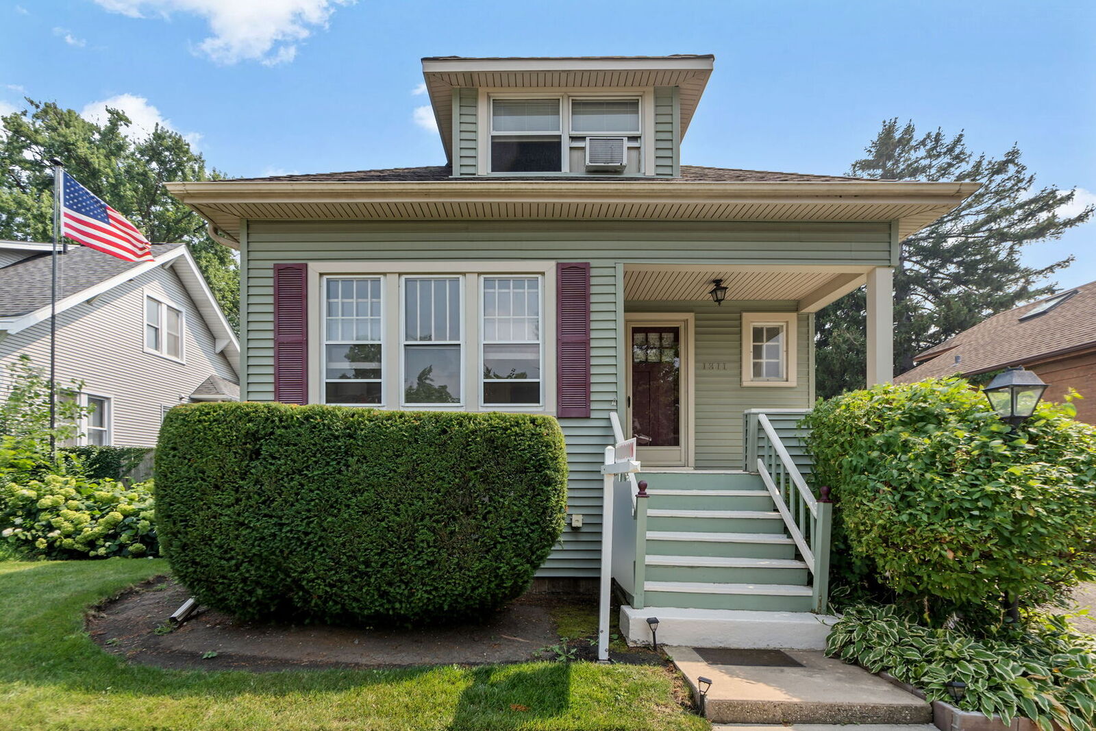 Property Photo:  1311 Henry Avenue  IL 60016 