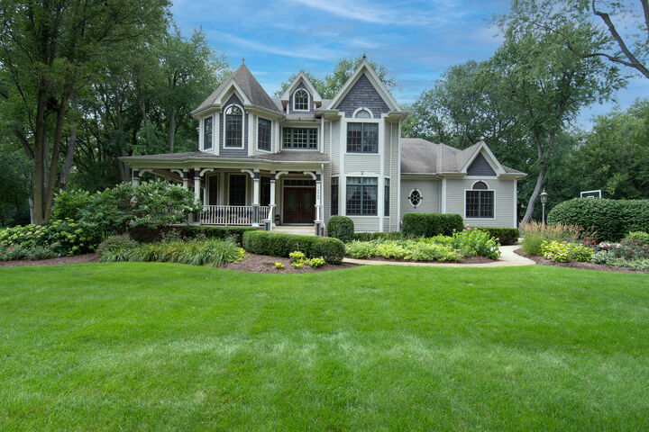 Property Photo:  7S448 Arbor Drive  IL 60540 