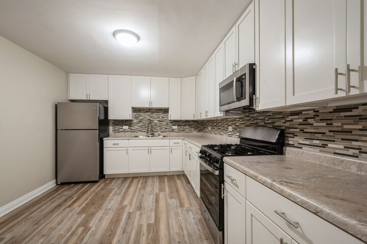 Property Photo: 9562 Park Lane 2H IL 60016