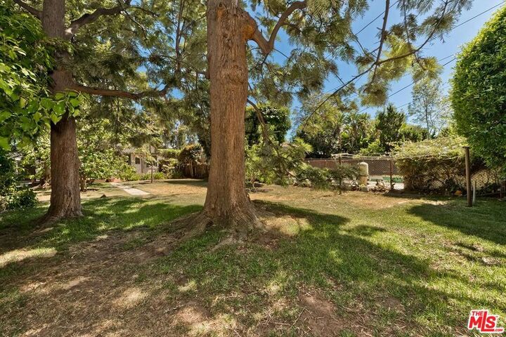 Property Photo:  10845 Woodbine Street  CA 90034 