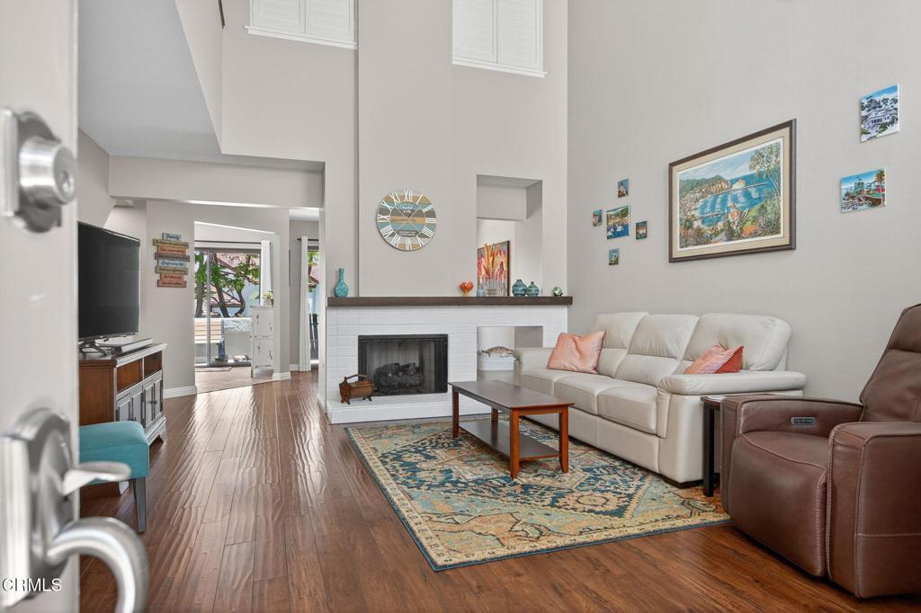 Property Photo:  1242 Calle Bonita  CA 93012 