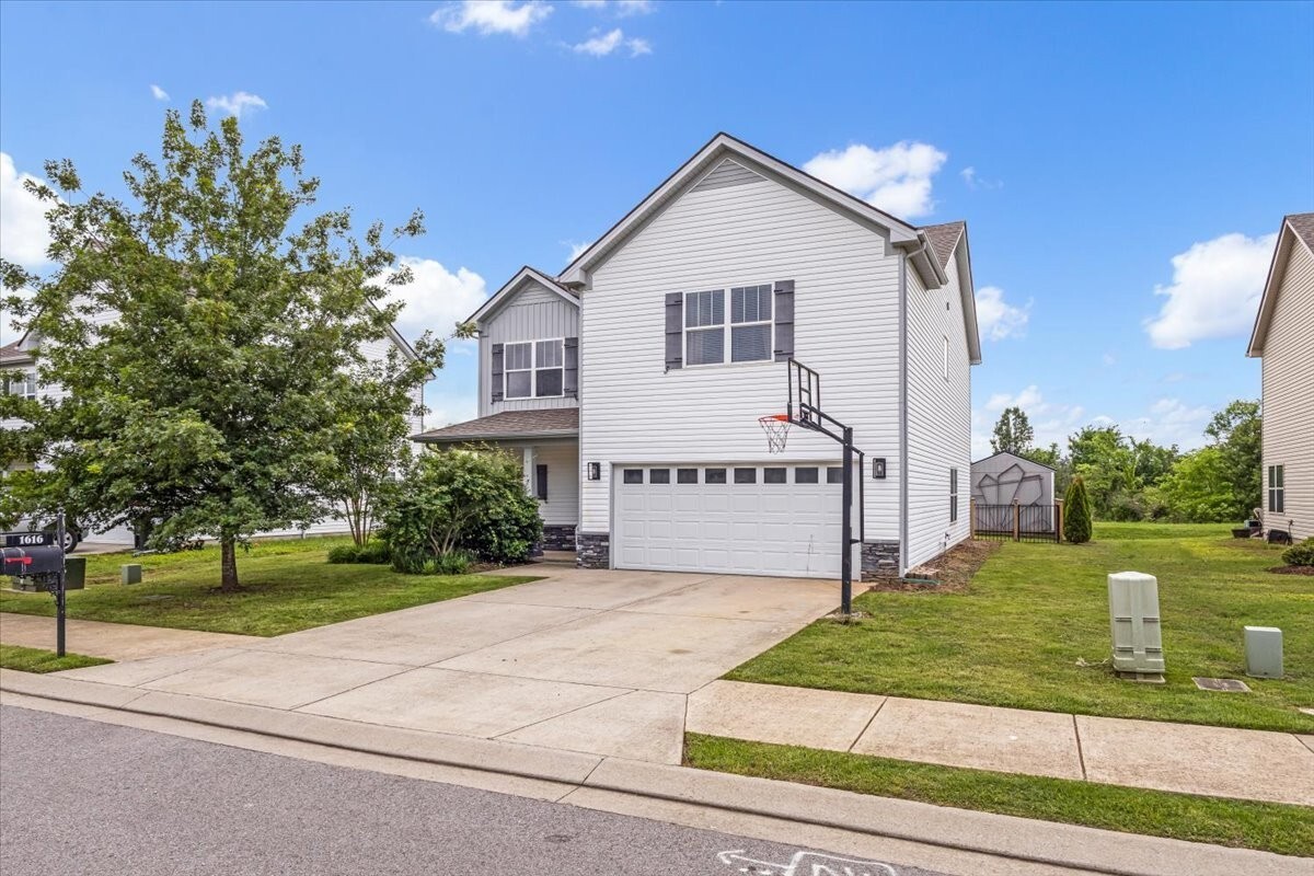 Property Photo: 1616 Alysheba Run TN 37128