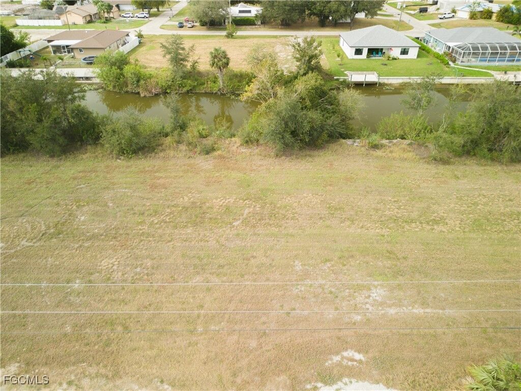 Property Photo:  1706 NE 10th Place  FL 33909 