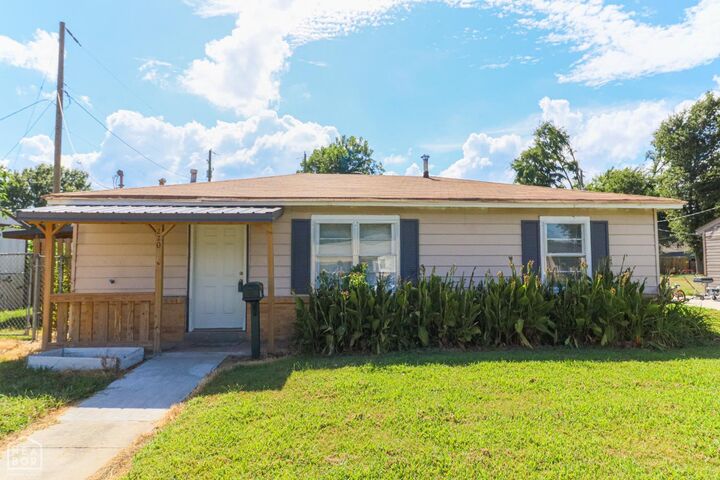 Property Photo:  220 Magnolia  AR 7247 
